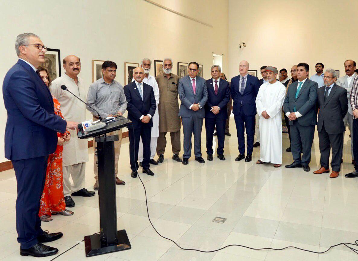 COMSATS_en's tweet photo. Executive Director COMSATS, Amb Dr @ZakariaNafees, participated in the retrospective exhibition of renowned artist #AkramDostBaloch, organized by Nomad Gallery at @PNCAOfficial.

H.E. Dr. @maenkhreasat, Ambassador of Jordan 🇯🇴 to Pakistan 🇵🇰, graced the occasion as Chief Guest at the event, accompanied by the Ambassadors of Yemen 🇾🇪, Syria 🇸🇾, Oman ����🇲, and Lebanon 🇱🇧.

Curated by eminent #art promoter Ms. Nageen Hyat, the exhibition reflects the power of art in fostering cross-cultural understanding. 🌍

#Art #Culture #CultralDiplomacy #Peace #Harmony