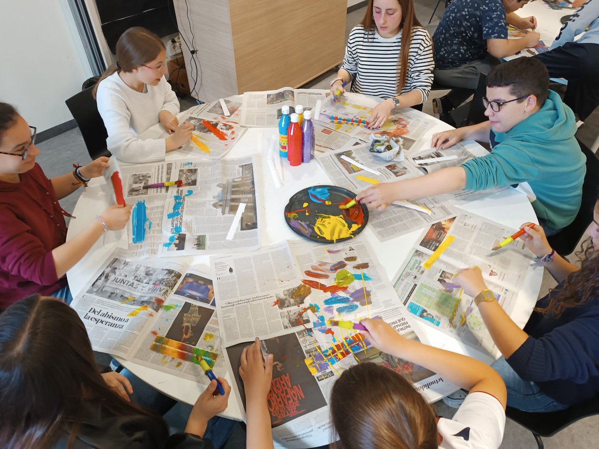Reparadores_scj's tweet photo. El martes participamos en “Diversidad y Convivencia: prevención del bullying”, organizado por MUN y apoyado por el Departamento de Convivencia del Gobierno de Navarra.
Además de la visita al museo, compartimos una dinámica de reflexión sobre bullying, respeto y empatía. https://t.co/x5TNI7JJvs