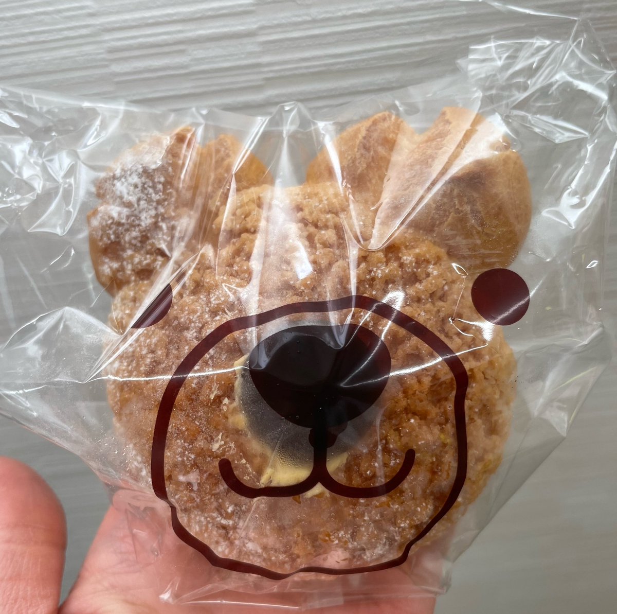 YOLOFUKUI's tweet photo. 今日は事務所でお仕事...
これは頂き物のシュークリームです！！
美味しすぎました🤭 https://t.co/P0pLpCyM3Q
