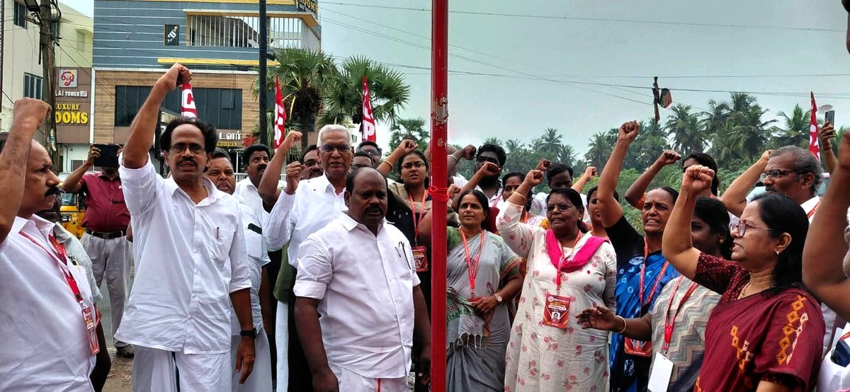 JanasakthiThola's tweet photo. இந்தியக் கம்யூனிஸ்ட் கட்சியின் தமிழ்நாடு மாநிலக்குழு கூட்டம் திருவாரூரில் இன்றும் நாளையும் (மே 15, 16) நடைபெறுகிறது. கட்சியின் பொதுச்செயலாளர் டி.ராஜா, மாநிலச் செயலாளர் மு.வீரபாண்டியன் உள்ளிட்ட தோழர்கள் பங்கேற்றுள்ளனர்.
#CPI_Tamilnadu #Thiruvarur #StateCouncil #Janasakthi https://t.co/5Sj89YzirK