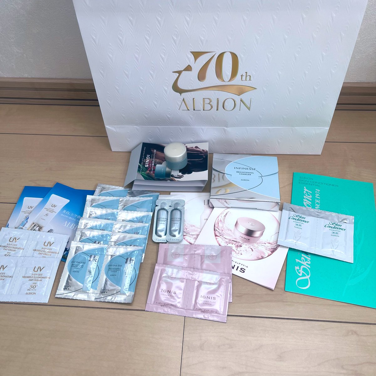 mikarin704's tweet photo. 3月のアルビオン購入品🌟
紫外線に打ち勝つために美白系を色々と購入🩵
サンプルもたくさんで嬉しい🙌💓
#コスメ購入品 https://t.co/B5BwVioMKV