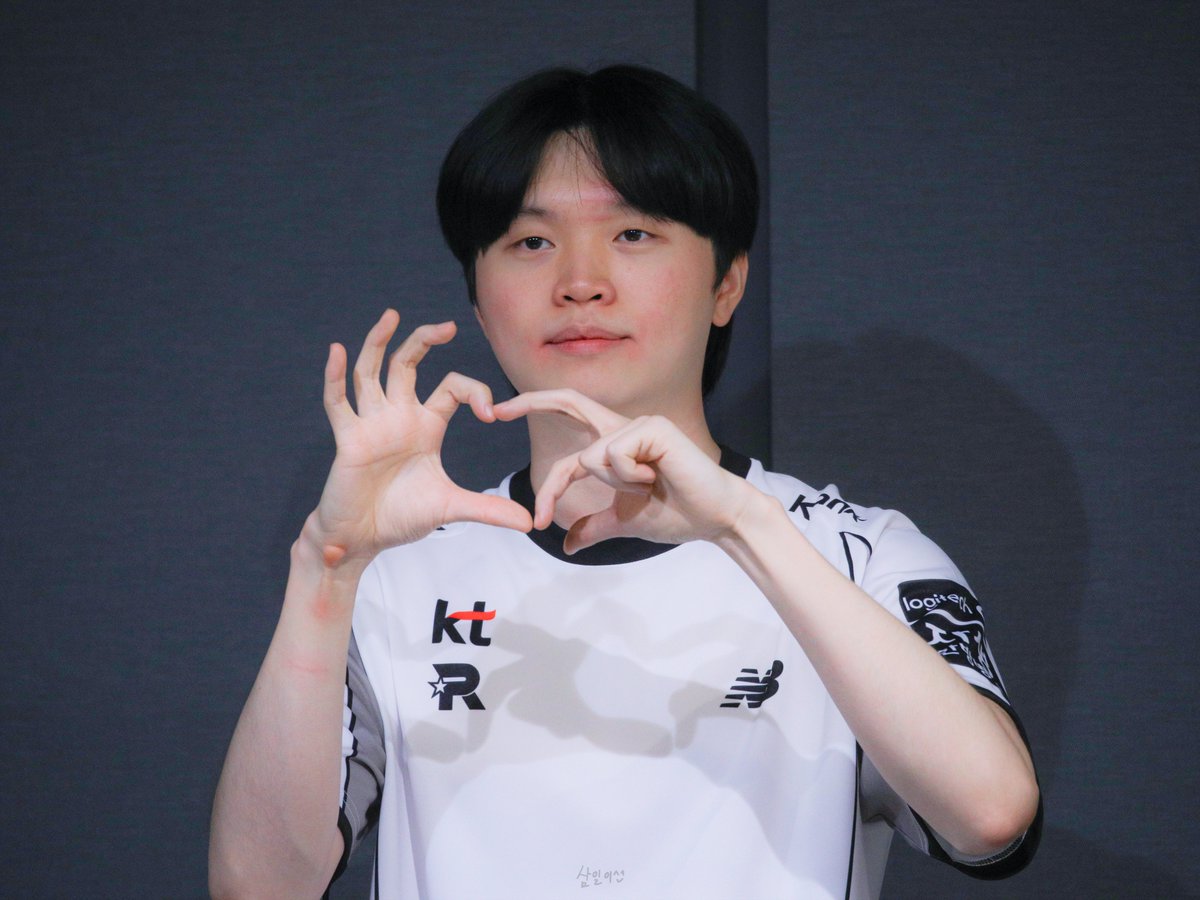 삼일이˶ ᷇ 𖥦 ᷆˶ tweet media