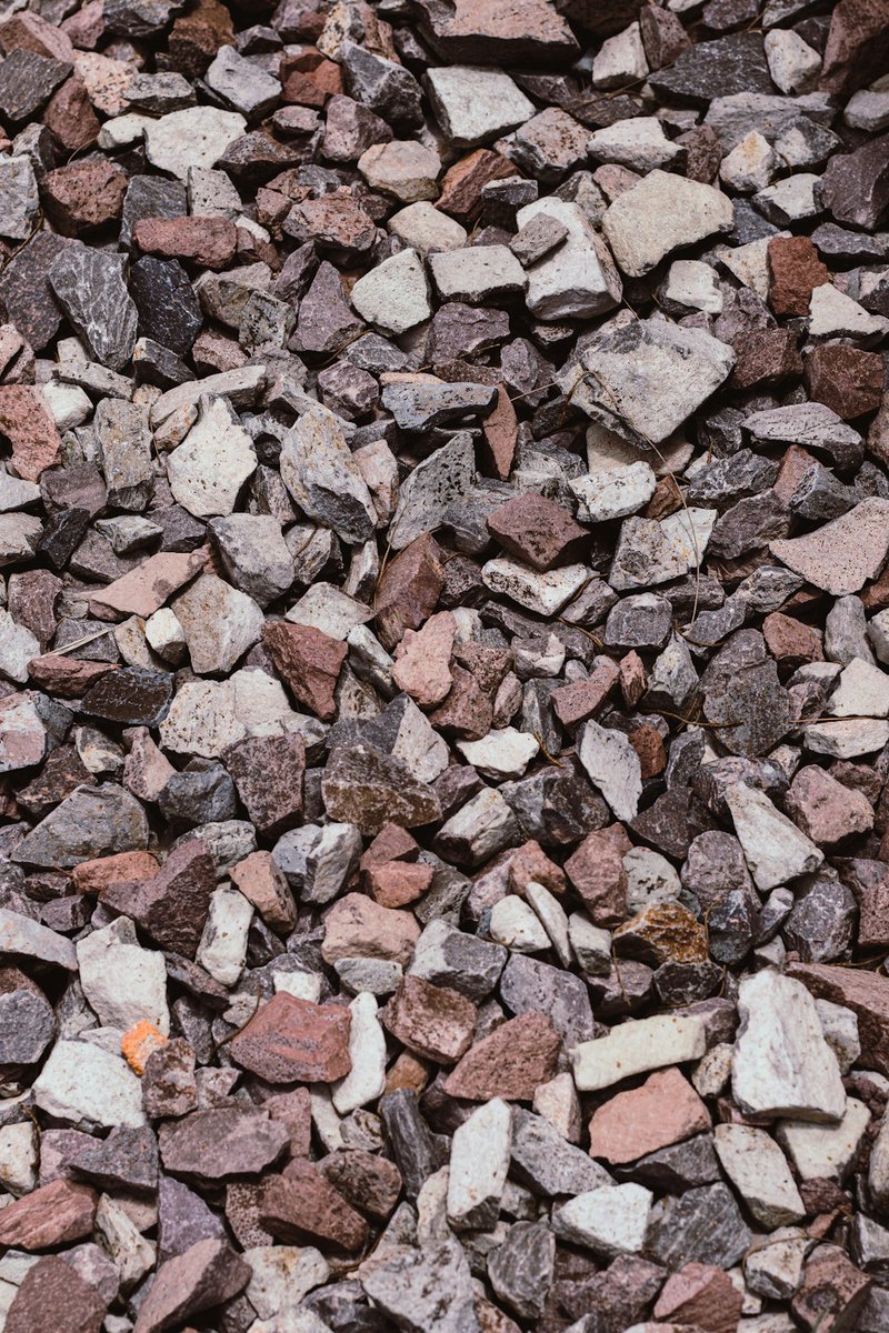 EasyLoadUK's tweet photo. INERT WASTE - Soil &amp; rubble are screened and separated for re-use, providing top soil or used as sub soil for land re-instatement. The rubble content is used on new roadways, hardstanding or crushed to a usable product. 💚 #Sustainability #EcoFriendly #EasyLoad https://t.co/Q4nQTVrwAb