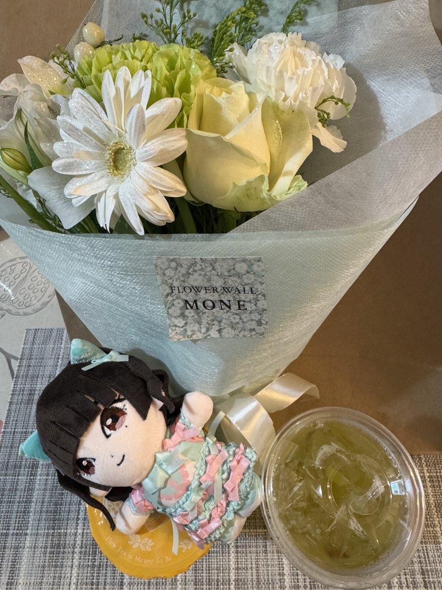 ブライアン　ありがとうございます！ 素敵なお花をありがとうございます💐 明日は“ホンモノ”と2ショット撮る
