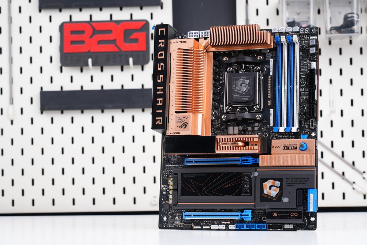 Back2Gaming's tweet photo. ASUS ROG their first ROG board the RETRO OG treatment with the ASUS ROG CROSSHAIR 2006.

Commemorating 20 years of ROG, ASUS brings back the copper sinks and blue/white slots for this retro X870E Dark Hero sibling. https://t.co/HIgTNfmWBH