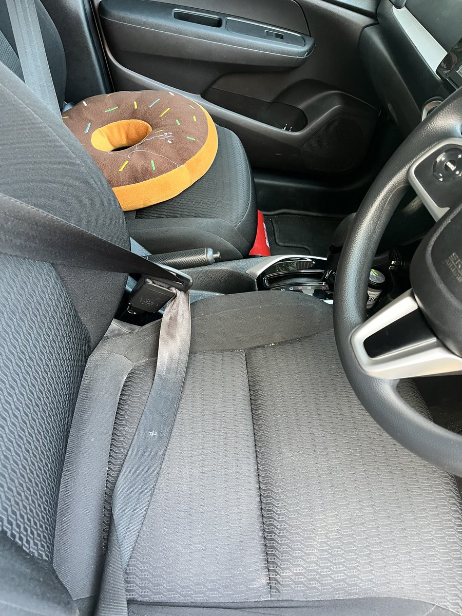 heninghatii's tweet photo. Sarang laba laba bgt ni di belakang?☺️ bersih bgt tu interior?☺️ sorry kesel abis. https://t.co/N09H3Q8Ihl