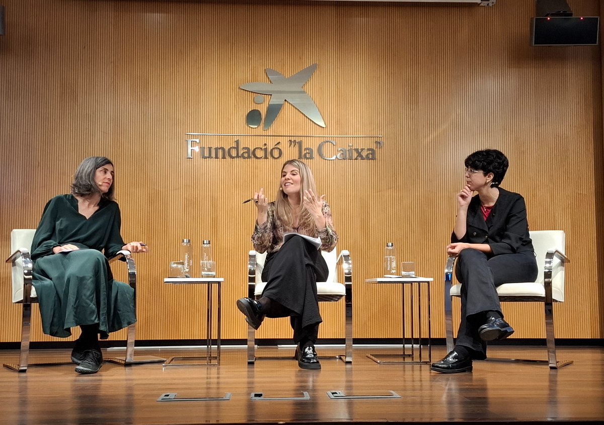 MartaFdezJurjo's tweet photo. Conferència Joventut i democràcia en l'entorn digital: xarxes socials, educació cívica i participació #PalauMacaya @FundlaCaixa. A càrrec de Marta Fraile, prof. d'investigació #CSIC, i Victoria Moreno Gil, prof. Univ. Carlos III de Madrid. Modera Inés Bolaños, investigadora #IBEI https://t.co/t7TWdmOMrY
