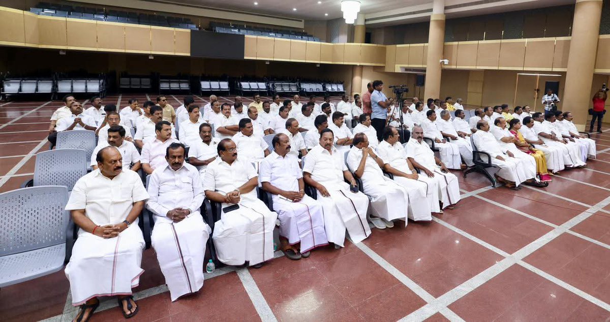 OfficeOfKRP's tweet photo. கழகத் தலைவர் திரு.@mkstalin அவர்கள் தலைமையில் சென்னை அண்ணா அறிவாலயத்தில் நடைபெற்ற மாவட்டக் கழகச் செயலாளர்கள் கூட்டத்தில் கலந்து கொண்டோம். https://t.co/e9pm0zamI4