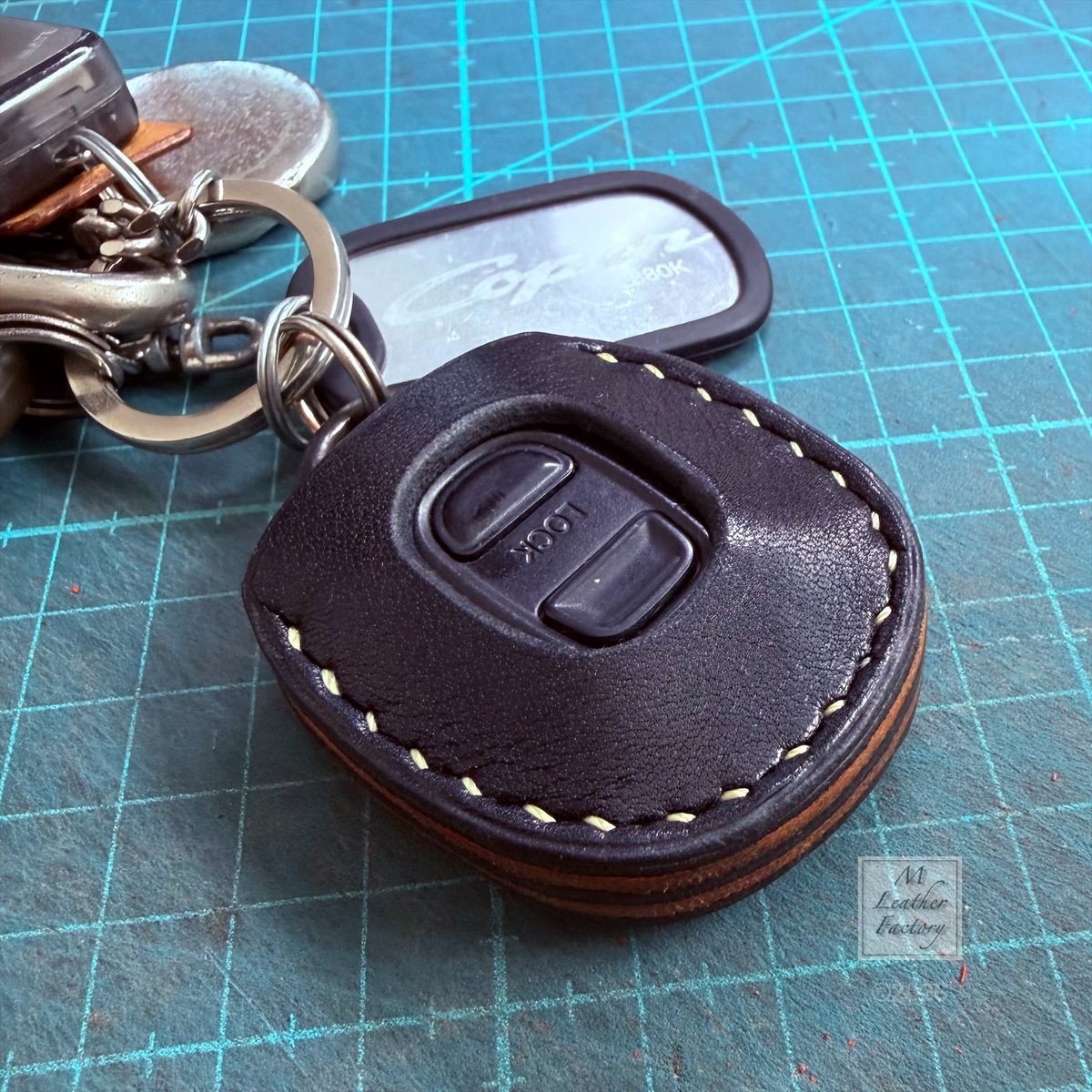 MLeatherFactory ¨̮ 〜🪡手縫いの革小物〜 tweet media