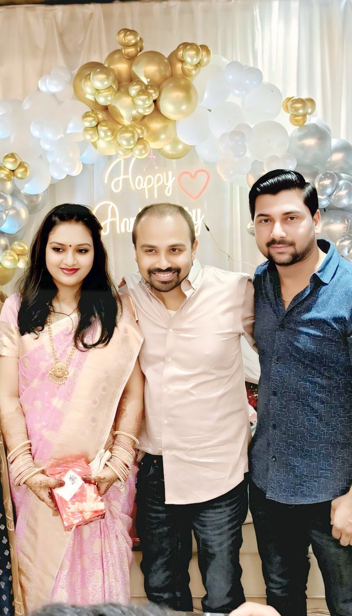 vicky_shashank's tweet photo. सहरसा गांधी पथ निवासी  #ललन_चौधरी जी के छोटे सुपुत्र पिंटू चौधरी के शादी की #सालगिरह पर HOTEL PRD PALACE में आयोजित कार्यक्रम में पहुंचकर उन्हें बधाई एवं शुभकामनाएं दिया।ईश्वर से कामना है आप दोनो सदा ऐसे ही एक साथ और खुश रहे। स्वस्थ रहे और यू ही जीवन के हर पथ पर आगे बढ़ते रहें। https://t.co/nQfZVz9J0T