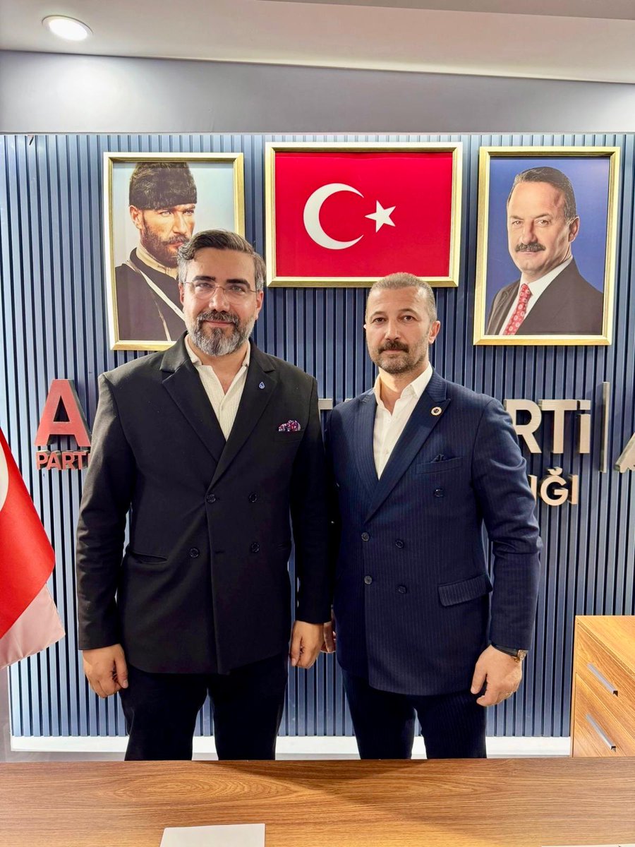 deva_umraniye's tweet photo. Ümraniye’de siyasetin dili nezaket! 🤝
DEVA Partisi Ümraniye İlçe Başkanlığı olarak, Anahtar Parti Ümraniye İlçe Başkanlığı’nı ziyaret ettik. İlçemiz üzerine gerçekleştirdiğimiz bu kıymetli istişare ve nazik ev sahiplikleri için kendilerine teşekkür ederiz.
@devapartisi https://t.co/fiYhFs5k22