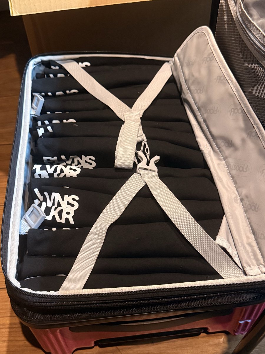 CLASSIC_FLAVOR_'s tweet photo. We’re stocked on the new merch but I’m glad I saw people wearing with the previous release https://t.co/xYKbWwspra