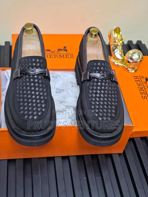 OLUWADAMILOLA {FOOTWEAR'S VENDOR} tweet media