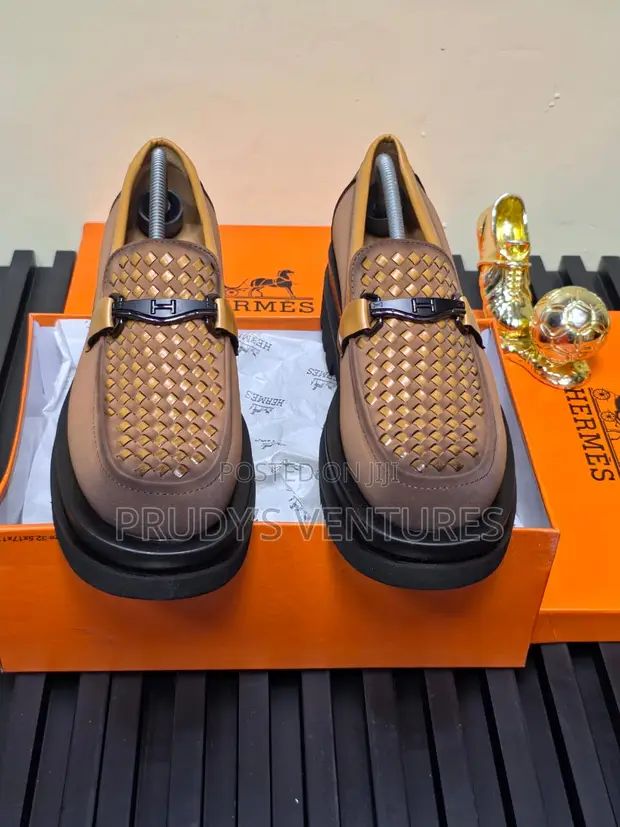 OLUWADAMILOLA {FOOTWEAR'S VENDOR} tweet media