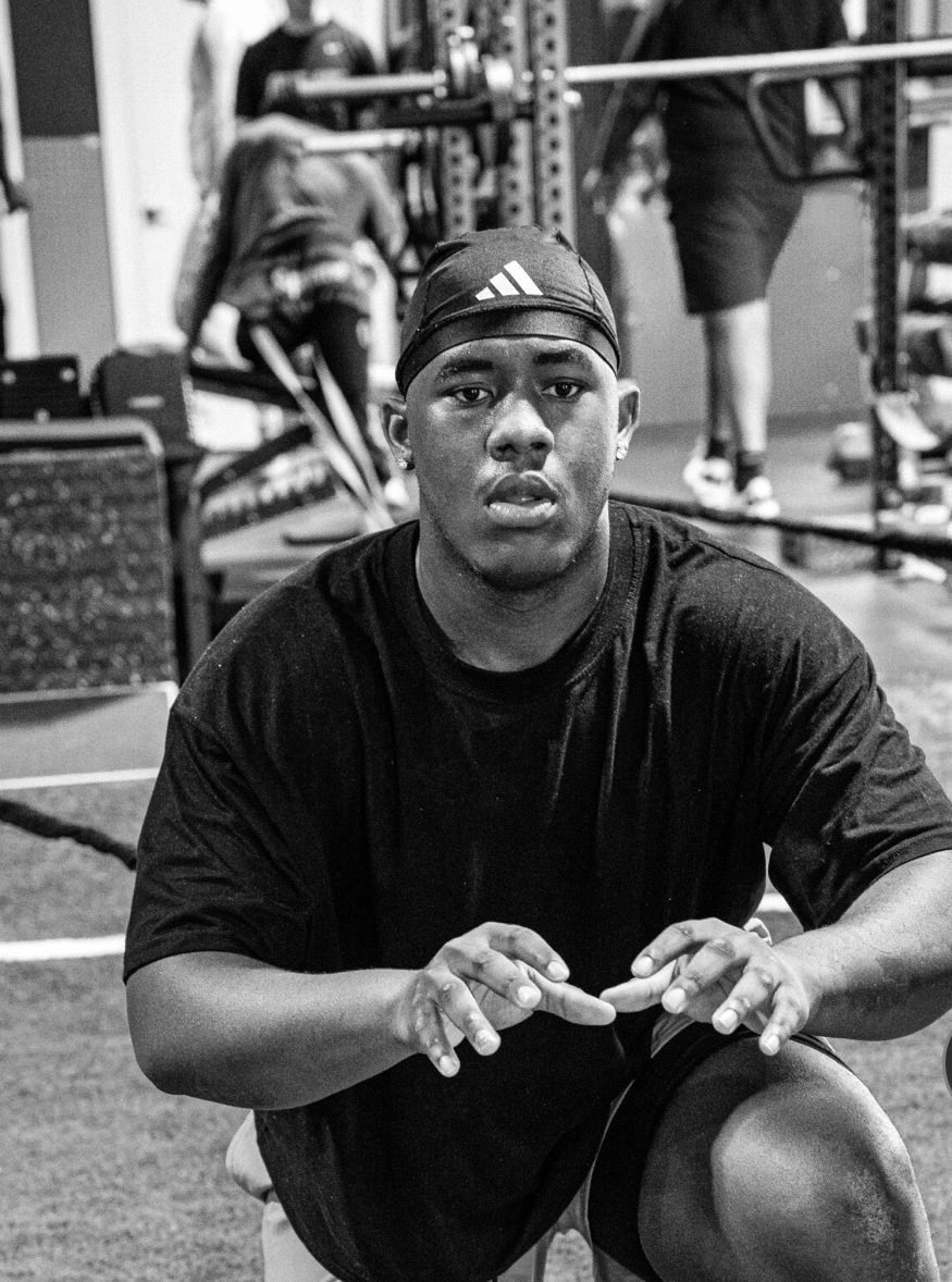 BigNash_77's tweet photo. Great experience this week @Velocity_FB putting in work. Great Coaches and great Oline group pushing each other. #HailState #VFAM 
@Velocity_AthDev
@HailStateFB @HailState @State_1878 @LockedOnMissSt https://t.co/kG4cZkZPgw