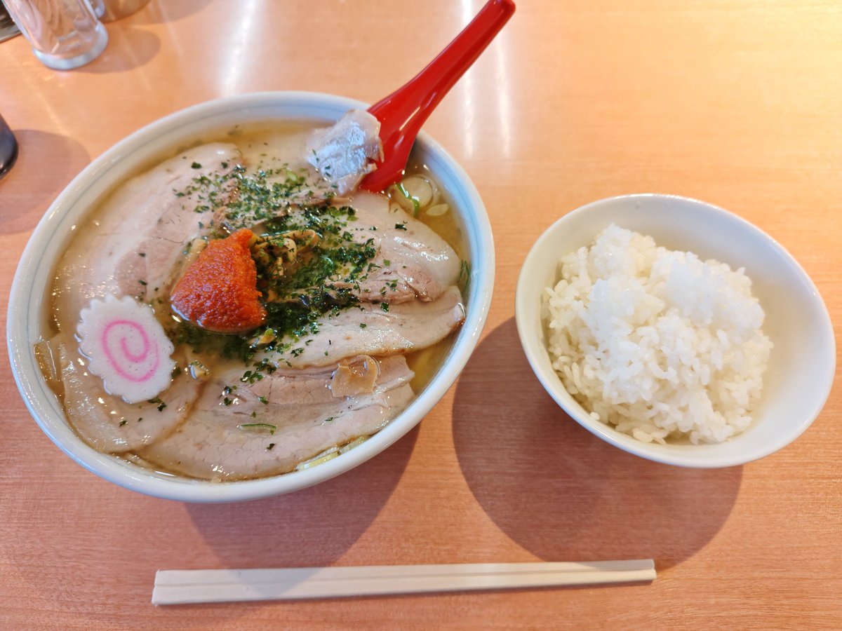SATAN_reverse's tweet photo. 山形県東根市にある龍上海
辛味噌チャーシュー麺 1450円

見た目は結構オイリーだったのですがスープに溶かす辛味噌がいいアクセントになって食べやすかったです。 https://t.co/WSSzB17R2E