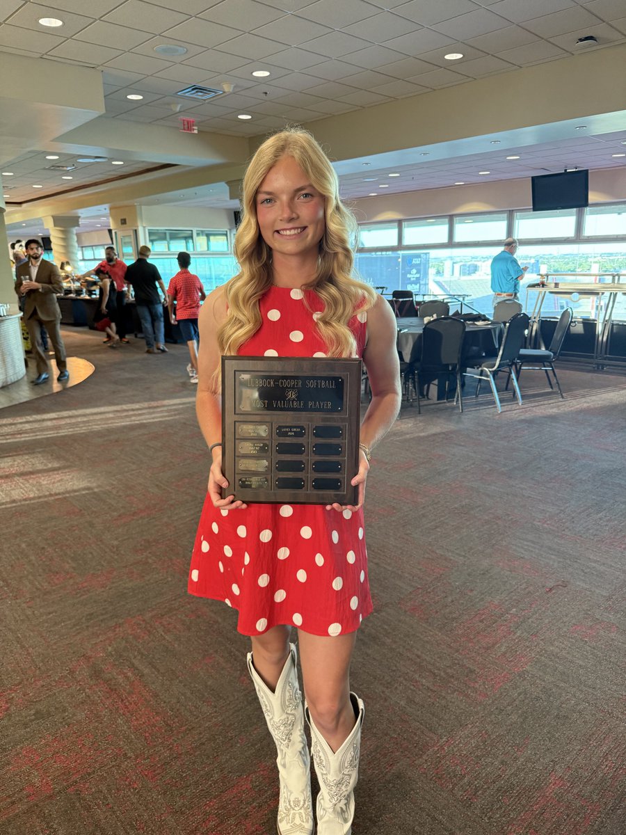 Lainey2811u's tweet photo. That’s a wrap on Jr season: 
District Co-Offensive MVP
Team MVP
Broke 5 school records 
Travel 🥎 on deck! https://t.co/xN2YYtmywu