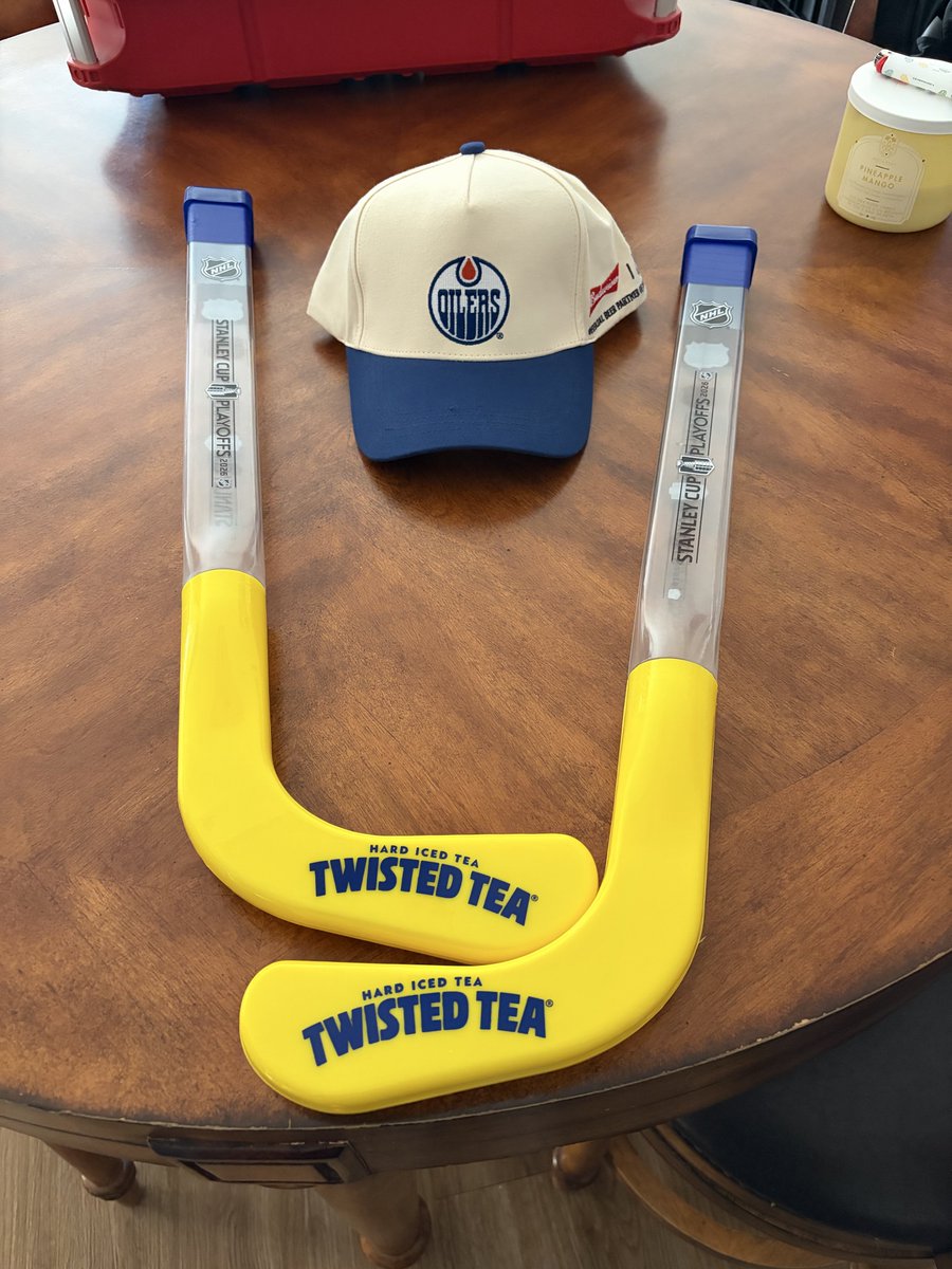 _KopaIa's tweet photo. thank you to the guy at the liquor store for the beer sticks and new hat 🫶🏼 https://t.co/pN9iEgwUws