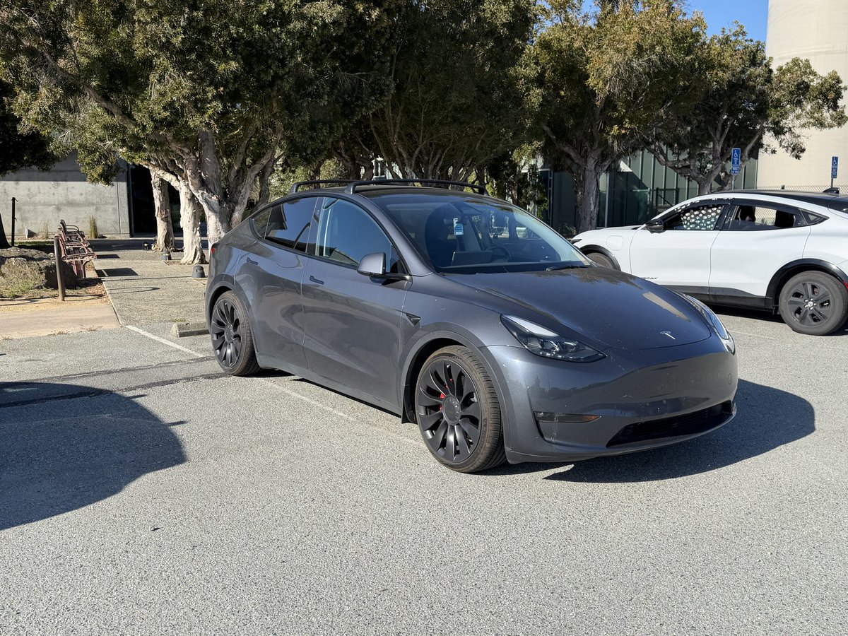 kstierhoff's tweet photo. @itskyleconner This is the best that FSD could do at work today. Spanning two spots and far from the curb. And it clearly saw the lines in the inside display. https://t.co/9OhNM5RbdS