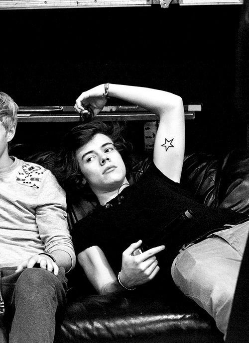 WhyLarryIsReal tweet media