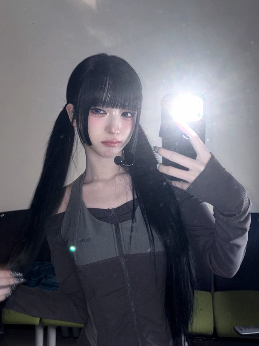 whiteAngell0009's tweet photo. 黒髪強めメイクが似合うちょいギャルな女の子最強すぎる♡ https://t.co/8vUsqVa1Hu
