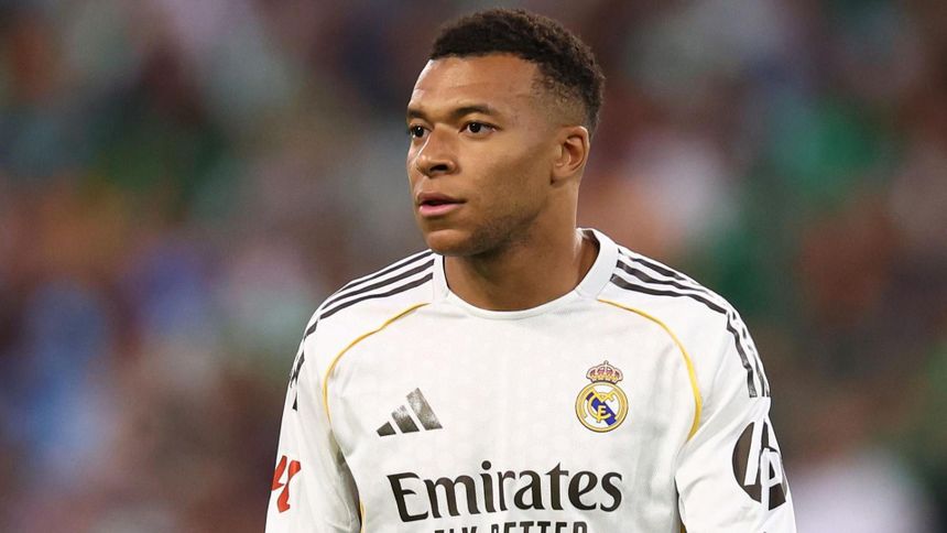MabribXtra's tweet photo. 🚨Mbappé about the Bernabéu whistles: " I don't care about the criticism, fans aren't inside the dressing room. They don't know how hard is to get to Townhall 13 on Clash of Clans." https://t.co/cpjEuP4AJe