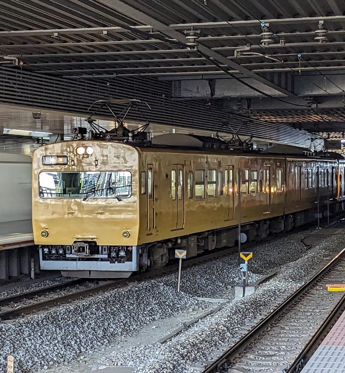 Rpc R9372 ありがとう食パン🍞 3月14日のダイヤ改正にて実質的に運用終了および全廃となったJR西日本115系G編成。 岡山行った時には時々乗ったけど ...