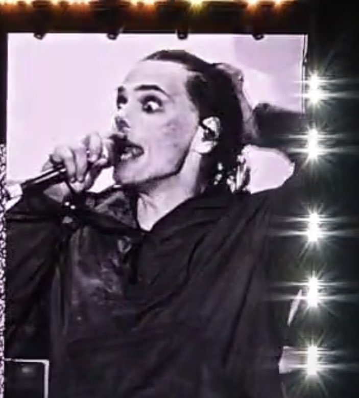 haruumustdie's tweet photo. FUCK

#MCRSonicTemple https://t.co/KxlxVxOg4N