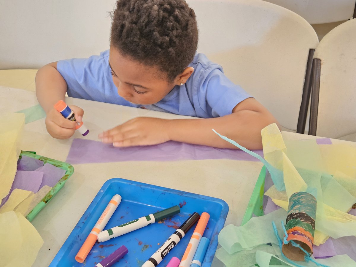 TheDanielCenter's tweet photo. Catching the wind 🌬️ Students created their own windsocks and tested them outside, learning how wind moves and how we can observe it in action.

#STEMEducation #HandsOnLearning #YouthInAction #CreativeKids https://t.co/Guk5XJoysU