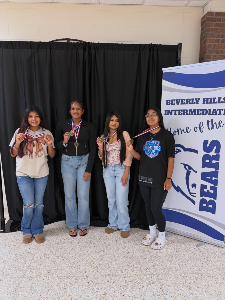 BHILadyBears's tweet photo. #BHIBasketball
8th Grade Awards:
MVP: Abigail Rodriguez
Offensive Player: Neriah LeBlanc
Defensive Player: Serenity Martinez
7th Grade MVP: Kheristian Hutchins (Not Pictured) https://t.co/btD0pziXVT