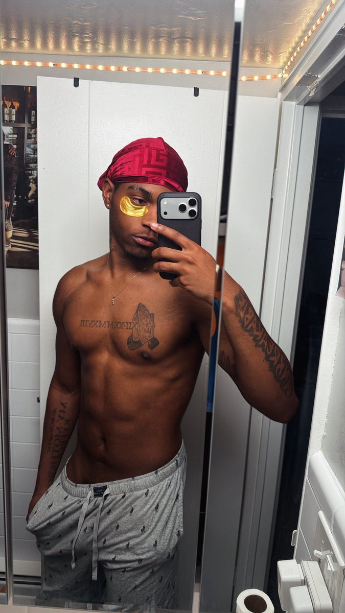 MR PRETTY BOII🦈🖤 tweet media
