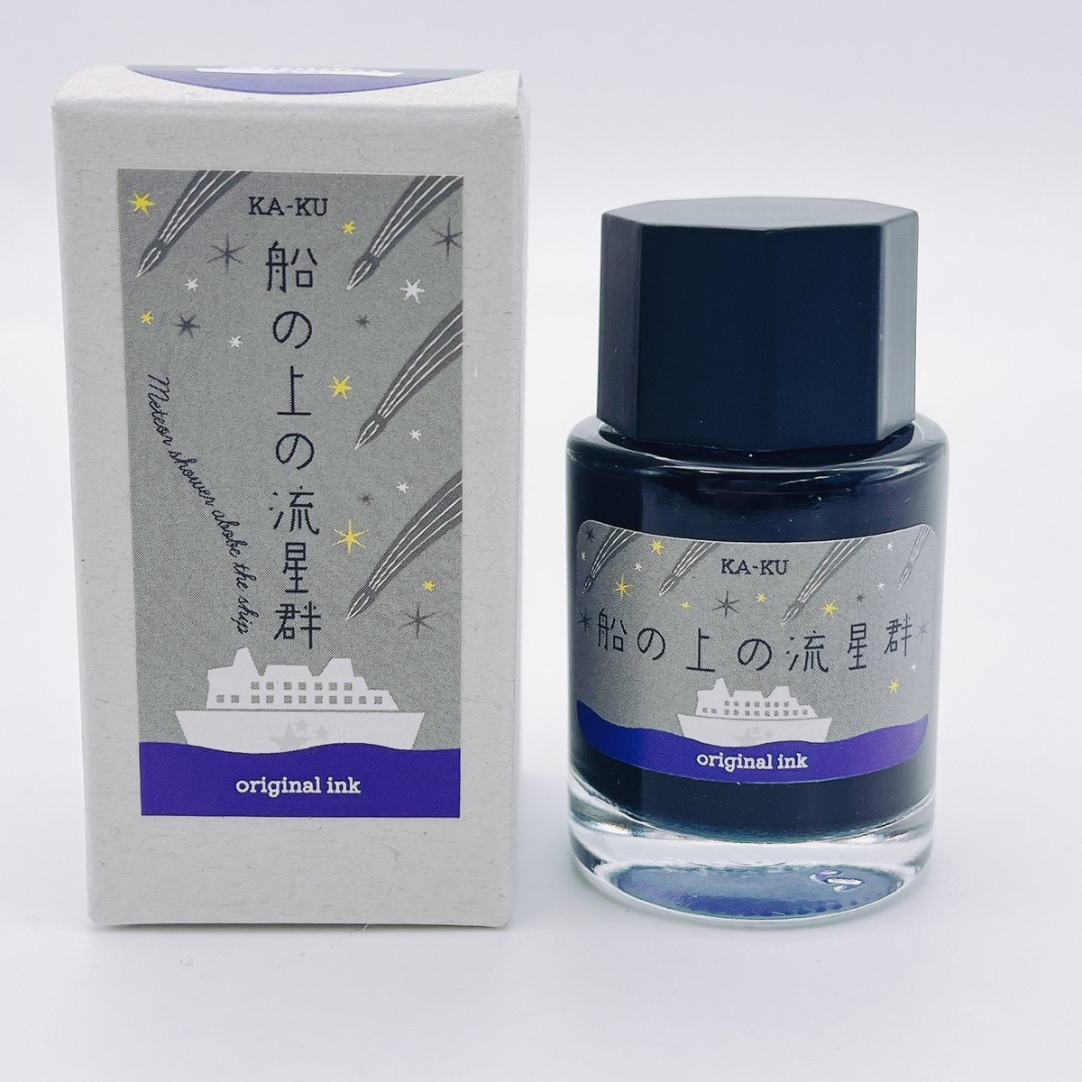 lifestyle_ka_ku's tweet photo. ISETAN文具 書くことの魅力展

おしながき
先行販売「船の上の流星群～通常バージョン」

星降る夜にだけ、そっと現れる不思議な船。 月明かりに満ちた、夜空に照らされた船の上では 星たちだけの真夜中のパーティー。

※文具女子博とはラメ配合が違います。

#書くことの魅力展2026kaku https://t.co/OkbwQ3WBOs