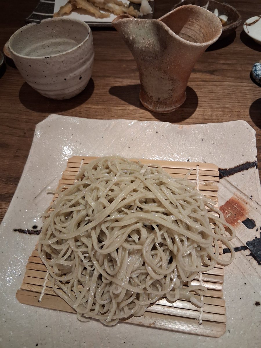 yyhym799's tweet photo. 高1の娘がアルバイトしてるお蕎麦やさん。手打ち10割そば美味しかった。
鴨や天ぷらも美味しかった、減量中なので一口だけ味見。
食器や店内全てセンス良すぎ。
少し値段の良い店なので初めてのアルバイトでよくここで働こうと思ったなと感心したw https://t.co/m0dO1s1b6z