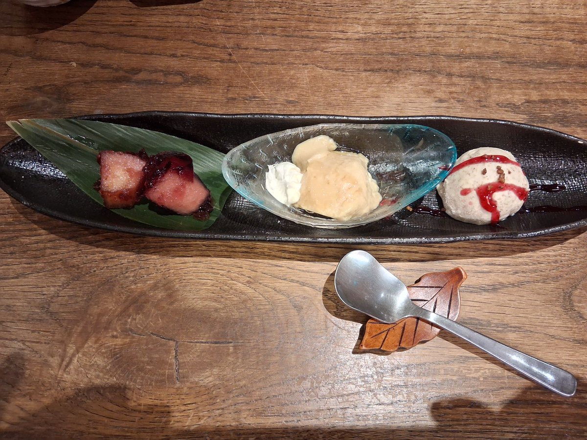 yyhym799's tweet photo. 高1の娘がアルバイトしてるお蕎麦やさん。手打ち10割そば美味しかった。
鴨や天ぷらも美味しかった、減量中なので一口だけ味見。
食器や店内全てセンス良すぎ。
少し値段の良い店なので初めてのアルバイトでよくここで働こうと思ったなと感心したw https://t.co/m0dO1s1b6z