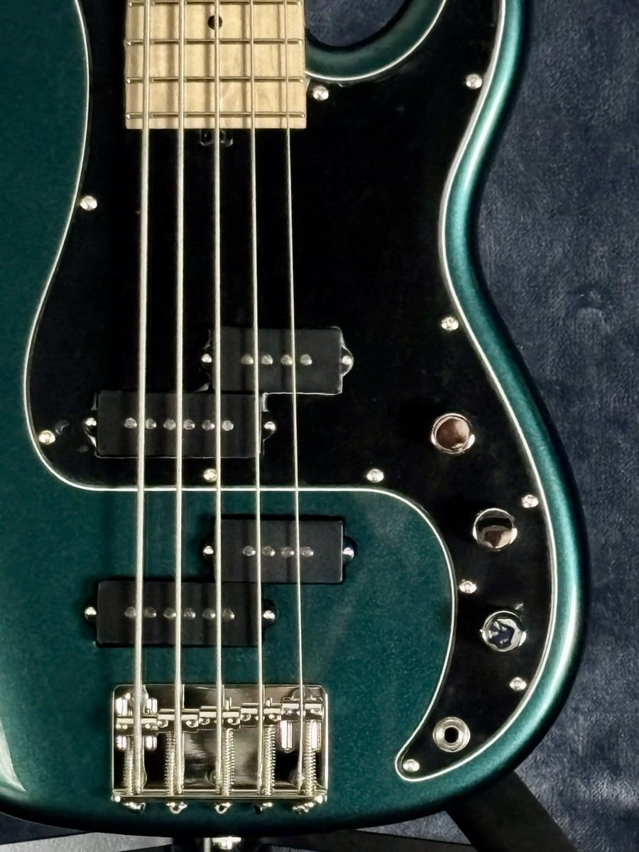 Red House Guitars tweet media
