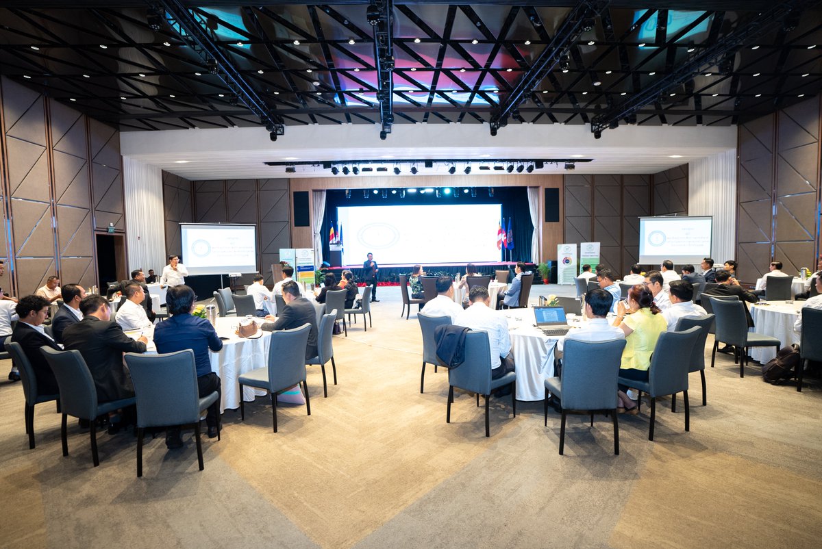 CMA_Network's tweet photo. Mr. Sok Voeun delivered closing remarks at the CMA 𝗢𝗽𝗲𝗿𝗮𝘁𝗶𝗼𝗻 𝗖𝗹𝘂𝗯 𝗠𝗲𝗲𝘁𝗶𝗻𝗴 𝗮𝗻𝗱 𝗘𝗦𝗚 𝗩𝗮𝗹𝗶𝗱𝗮𝘁𝗶𝗼𝗻 𝗳𝗼𝗿 𝗠𝗶𝗰𝗿𝗼𝗳𝗶𝗻𝗮𝗻𝗰𝗲 𝗦𝗲𝗰𝘁𝗼𝗿 on 13 May 2026. https://t.co/wRY3Vwuw6T