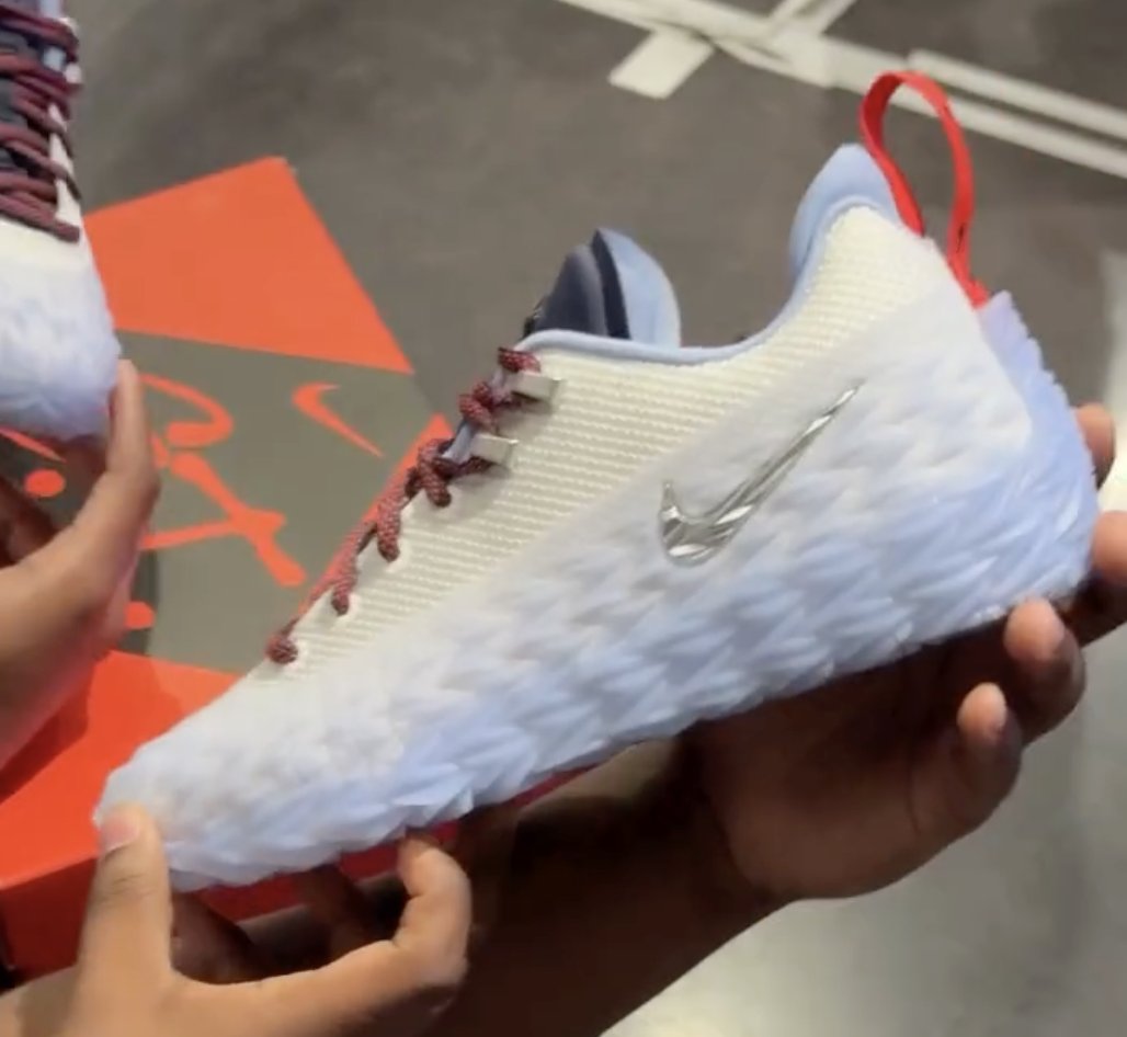 JustFreshKicks's tweet photo. UNBOXING: Cade Cunningham x Nike ST Charge “Detroit Tough” PE 💫

🗓️ May 20th
💰 $140 https://t.co/TM3IPB8w95