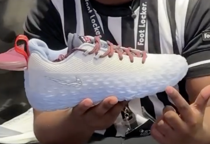 JustFreshKicks's tweet photo. UNBOXING: Cade Cunningham x Nike ST Charge “Detroit Tough” PE 💫

🗓️ May 20th
💰 $140 https://t.co/TM3IPB8w95