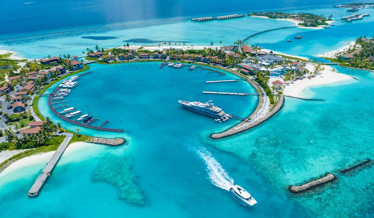 SINGHA_ESTATE's tweet photo. CROSSROADS Maldives เปิดตัวโปรแกรม 1 Journey, 3 Vibes
.
พักครบ 3 รีสอร์ตในทริปเดียว พร้อม Full Board สปีดโบ๊ต บัตเลอร์ส่วนตัว และ CROSSROADS Passport ให้ทริปคุ้มค่า ครบทุกไลฟ์สไตล์
.
รายละเอียด : https://t.co/bF9qPz49Aq
.
#SinghaEstate #SHotelsandResorts #EnrichingYourLife https://t.co/JR6gZTxyqt