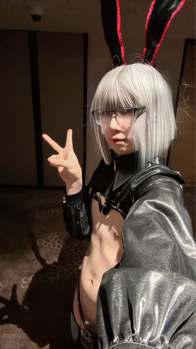 van1dh's tweet photo. 总之就是我又回来啦w～
我的学生时代也正式结束啦
那么和年初的时候对比一下，看看露出的本事有没有长进呢ww
⬅️before                                              after➡️ https://t.co/2aA4NqmG4E