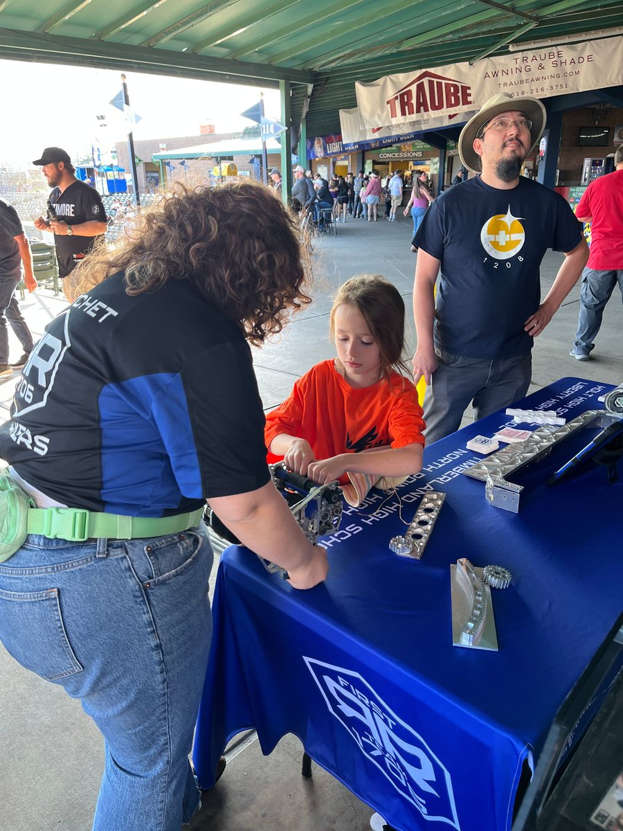 Frc1706's tweet photo. Thank you to the @GatewayGrizzlie for inviting us to share our robot Mirage with all your fans tonight! We met some great people, played some games and cheered on the home team!

@EaglesLibertyAD @HoltADOffice @NP_Grizzly_AD @THSActivities @WSDInfo 
#WeAreWentzville #FIRSTinMissouri
#REBUILT #MoreThanRobots
#OMGRobots #FIRSTInspire