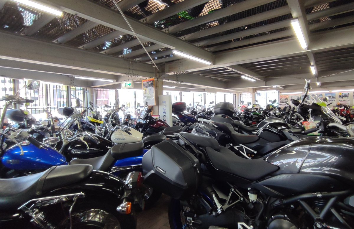 sone_chi1006's tweet photo. レッドバロンさんで12ヶ月点検受けてきました😊🏍️定期点検と定期的オイル交換のおかげで購入時から故障なく走れてます🏍️👍️店内の飲料自販機全て50円はありがたい💴いつもありがとうございます🏍️
#NC700 https://t.co/FRxtjTGh4i