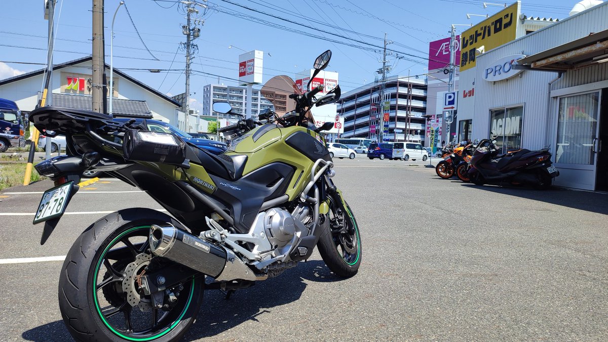 sone_chi1006's tweet photo. レッドバロンさんで12ヶ月点検受けてきました😊🏍️定期点検と定期的オイル交換のおかげで購入時から故障なく走れてます🏍️👍️店内の飲料自販機全て50円はありがたい💴いつもありがとうございます🏍️
#NC700 https://t.co/FRxtjTGh4i
