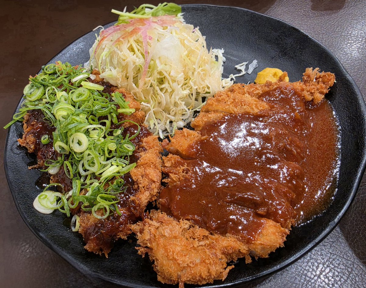 C_Mickey_Game's tweet photo. 近場の人気とんかつ専門店、1年ぶりに行ってきた！
やっぱりめっちゃ美味しい😋🍴💕
味噌カツ最高すぎる✨

#とんかつ #味噌カツ #グルメ
#飯テロ #名古屋グルメ
#食べ歩き #グルメ好きと繋がりたい https://t.co/d30uti8RSR