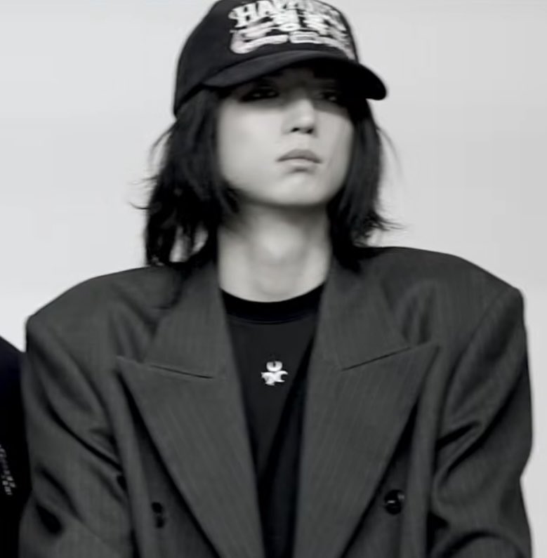 이피 tweet media