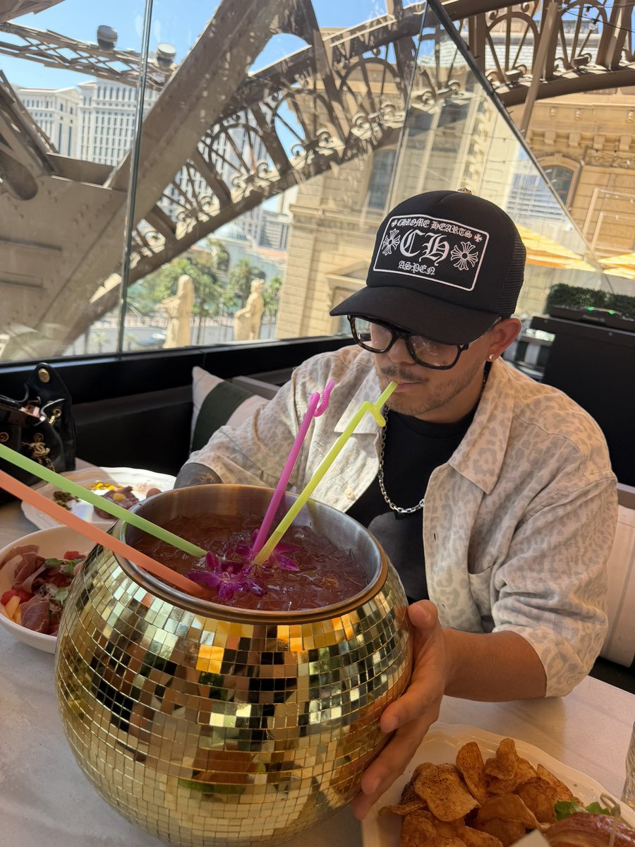 itsydg's tweet photo. vegas https://t.co/lGBhpXb2U3