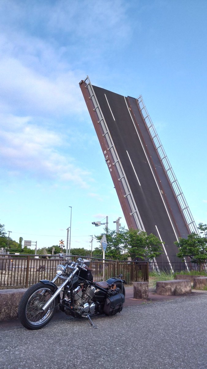 1996_DS400's tweet photo. 先週の高知🏍️ツーリングから早くも１週間。どこも最高だった。ドラスタとの２泊３日の旅はこれを最期にするが、皆には行くことをオススメしよう♪
#四国カルスト
#道の駅_日吉夢産地
#安並水車の里
#手結港可動橋
#DS400
#ドラッグスター https://t.co/HG8zu6yo5l