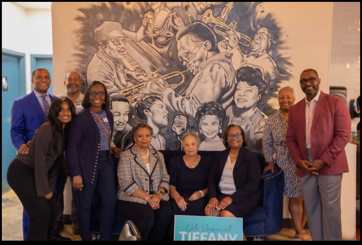 TiffanyForDA's tweet photo. These photos make my heart smile. I was in a room full of family and friends, both old and new, who came out to a fundraiser to support my campaign. Special thanks to TSU alumni Victor Vital and Kirk Willis, and the honorable Ron Kirk for hosting. It was a wonderful night. https://t.co/JYtLduPOSu