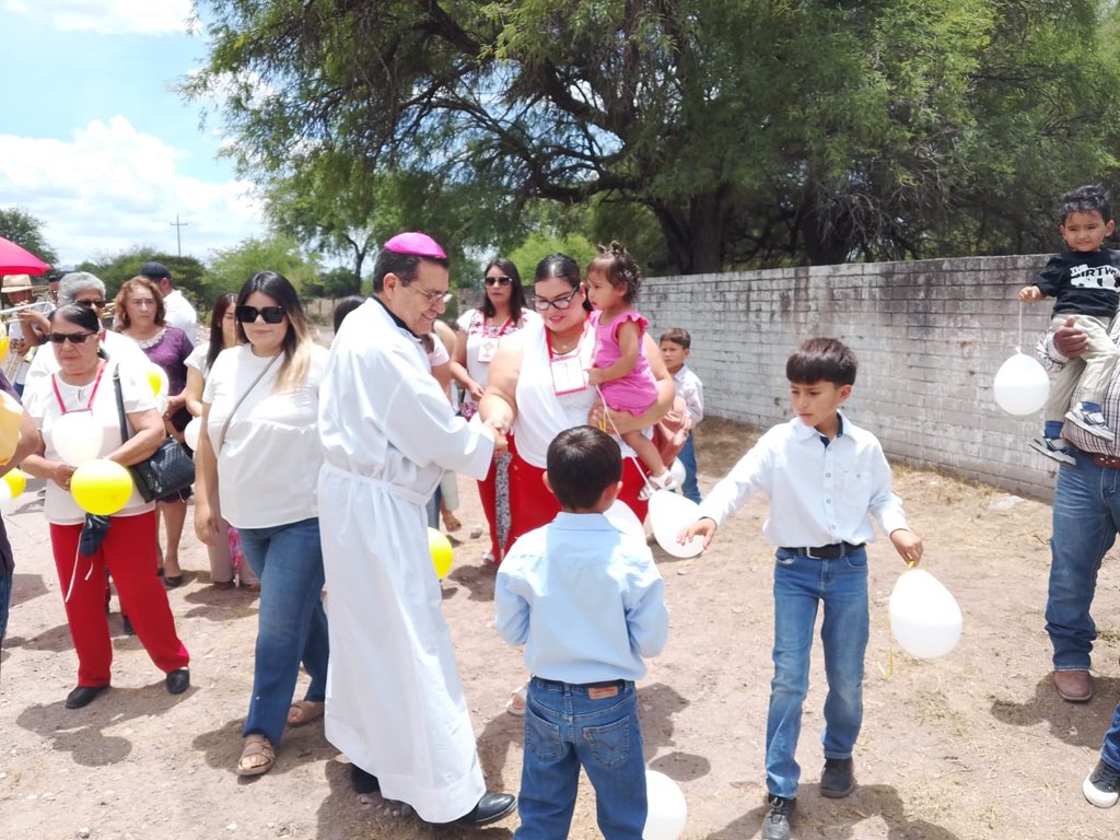 eqmisionero's tweet photo. Visita Pastoral en Santiago Papasquiaro, Durango, un experiencia de comunión y misión. Una oportunidad para vivir la cercanía con las comunidades, y recorrer las calles de la periferia en el Visiteo Misionero a las familias, personas solas y ancianos. https://t.co/E3Q206T8Zn