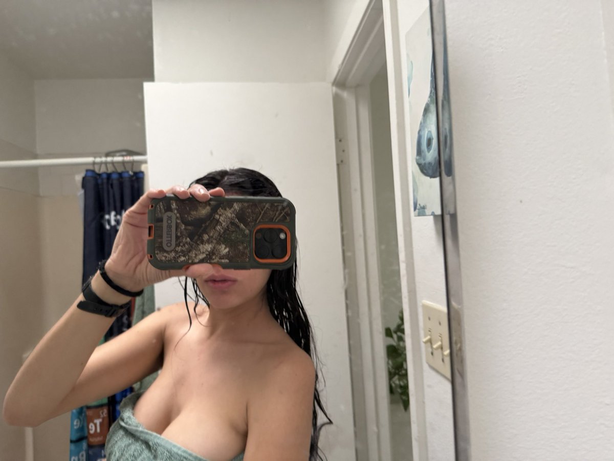 alexis tweet media
